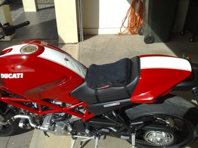 Airhawk on Ducati Monster S4R Airhawk on Ducati Monster S4R